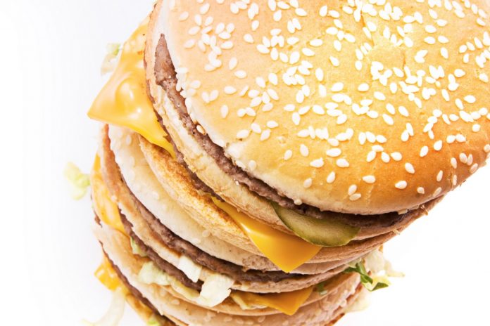 Ce se întâmplă cu un cheeseburger în stomac