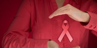 Obiceiuri aparent banale care îţi cresc riscul de cancer la sân