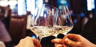 Consumat chiar și moderat, alcoolul poate provoca 7 forme de cancer