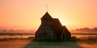 Biserica Angliei | Anglicanismul între Roma și Geneva Biserica Angliei | Anglicanismul între Roma și Geneva Biserica ST Thomas a Becket