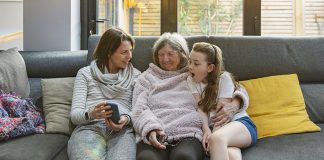 Cele mai frecvente greșeli faţă de părinţi, când ești părinte Cele mai frecvente greșeli faţă de părinţi, când ești părinte