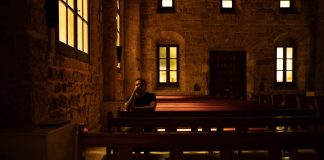 Interesul tinerilor pentru închinare | Atașament sau reguli? Interesul tinerilor pentru închinare religia și tinerii