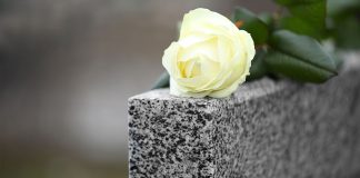 Doliul: Cum îi ajutăm pe cei care suferă? Doliul: Cum îi ajutăm pe cei care suferă?